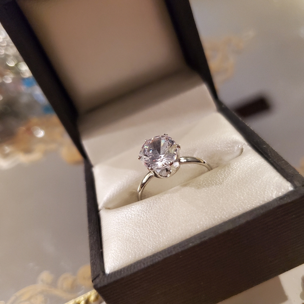 1.2 Carat AAA cubic zirconia birthstone ring - Picture 4 of 8